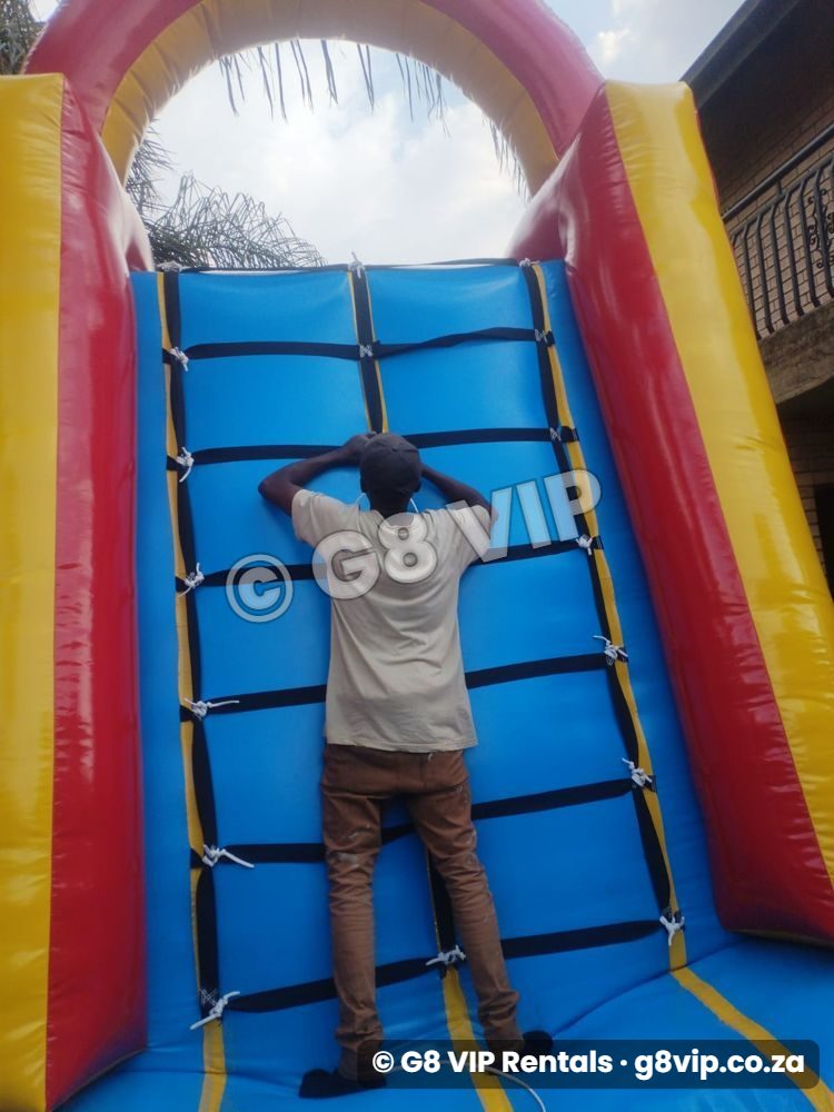 Great Wall 2.0 - climbing wall